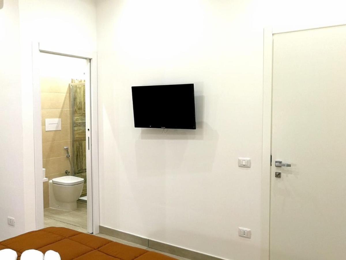 Lombardi Luxury Home เนเปิลส์ ภายนอก รูปภาพ