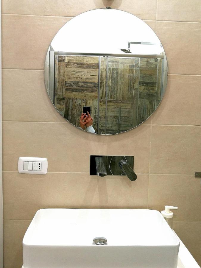 Lombardi Luxury Home เนเปิลส์ ภายนอก รูปภาพ
